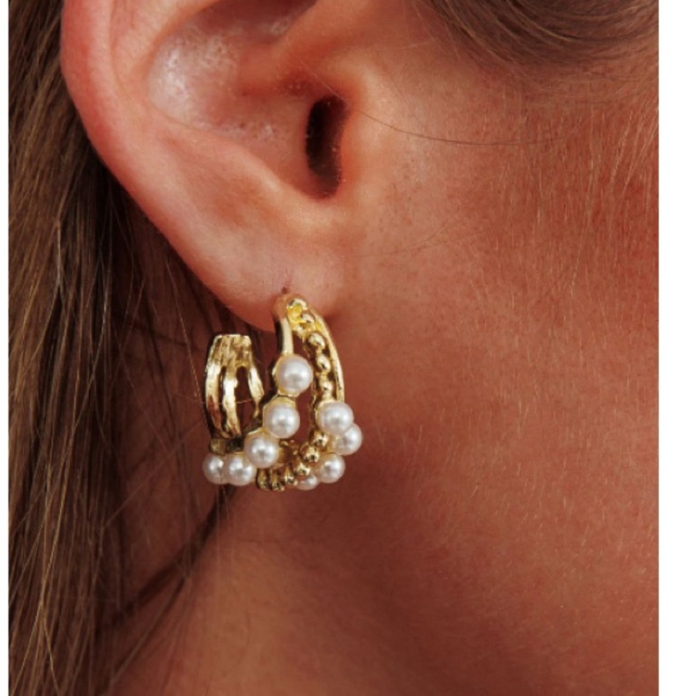 Selfie Leslie Gold and Pearl Hoop Earrings